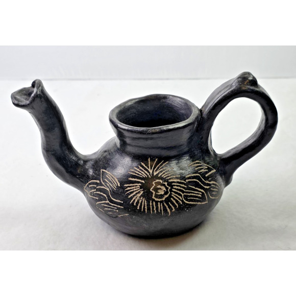 Vintage Quinchamali Chilean Art Pottery Black Teapot Handcrafted Folk Art - Picture 4 of 10